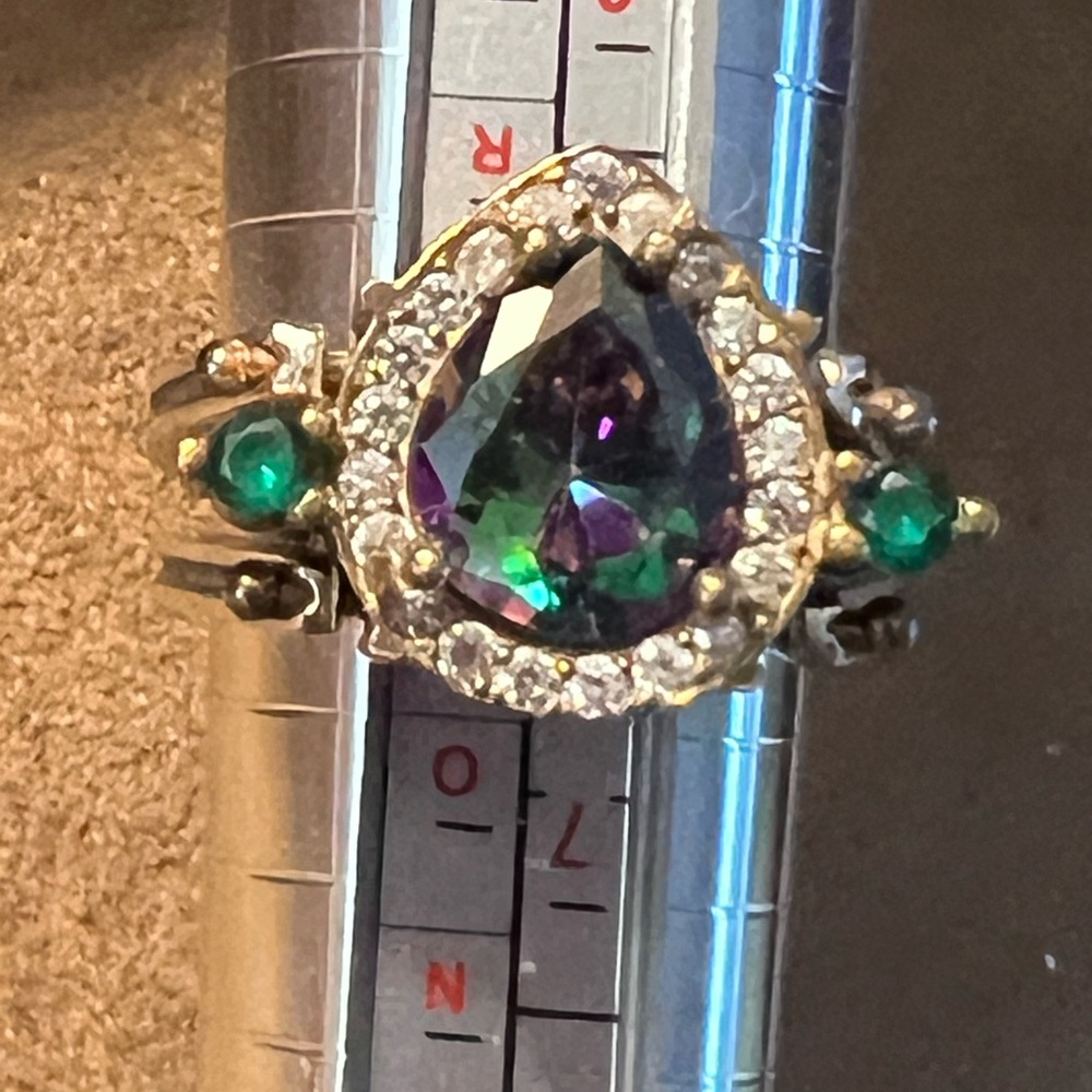 Alexandrite-Style Mystic Teardrop Ring in Green and Purple - Unbranded